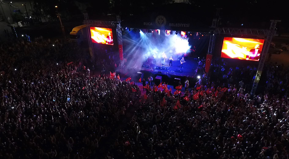 Buca'dan Haluk Levent rüzgarı geçti