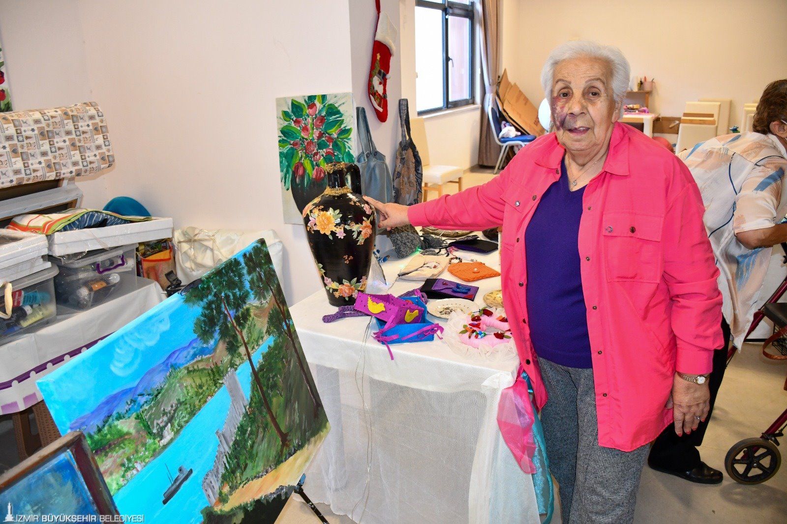 Huzurevi sakinlerinden geri dönüşüm sergisi