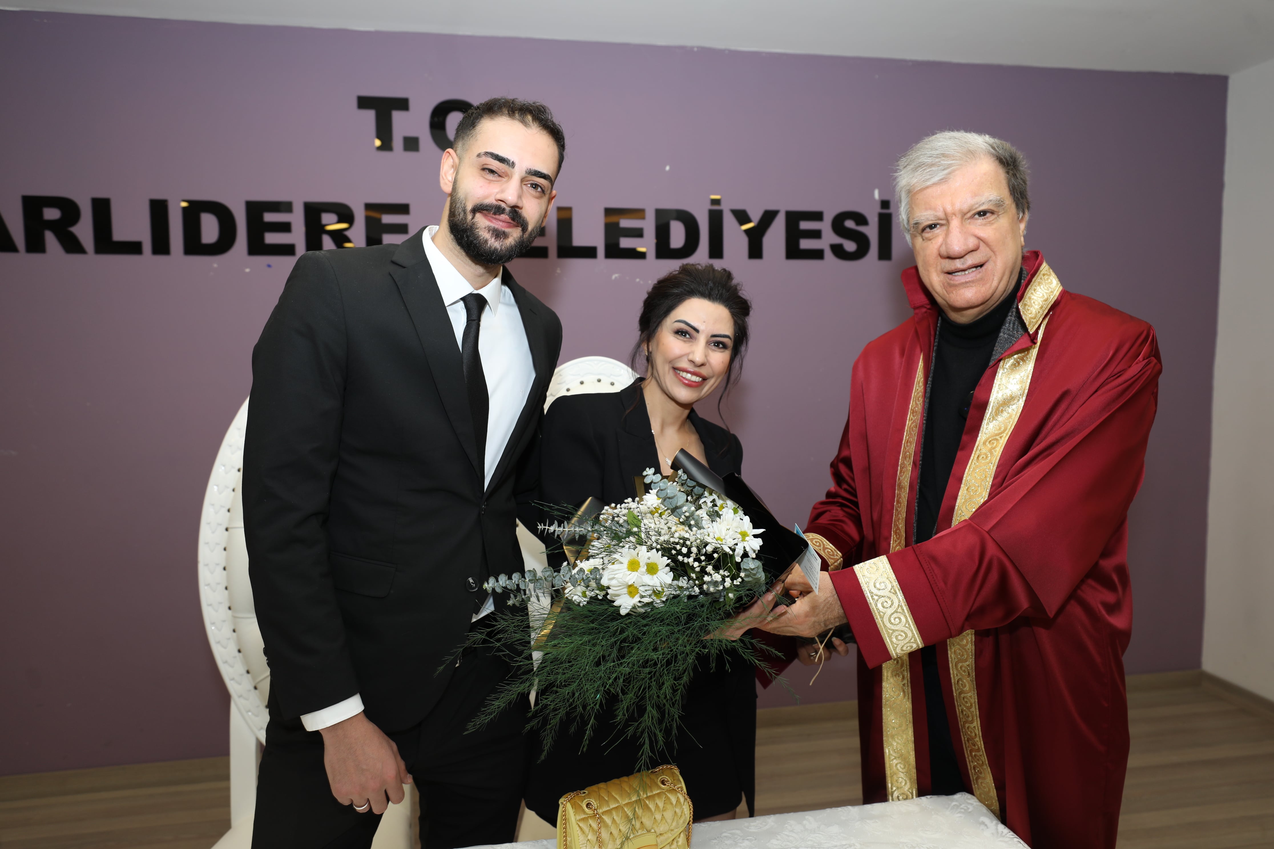 Narlıdere’de Çiftlere 14 Şubat Sürprizi