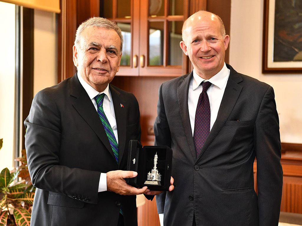 İngiliz Büyükelçi'den Türkiye'ye övgü: "Türkiye'nin Barselona'sı"