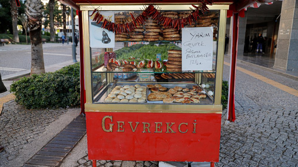 İzmir'de yarım gevrek satışı başladı