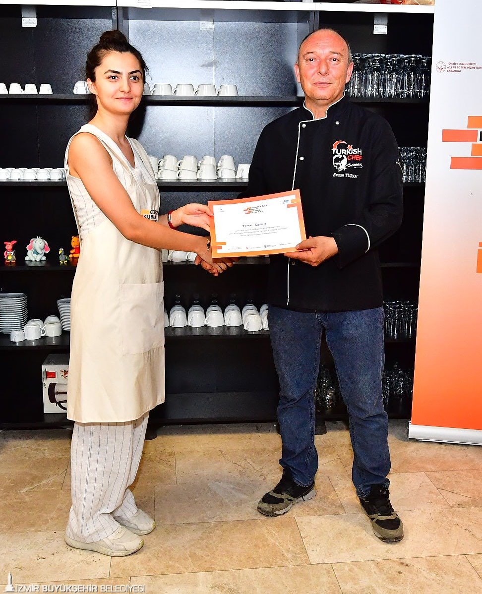 Genç kadınlar geleceğini Meslek Fabrikası’yla kuruyor