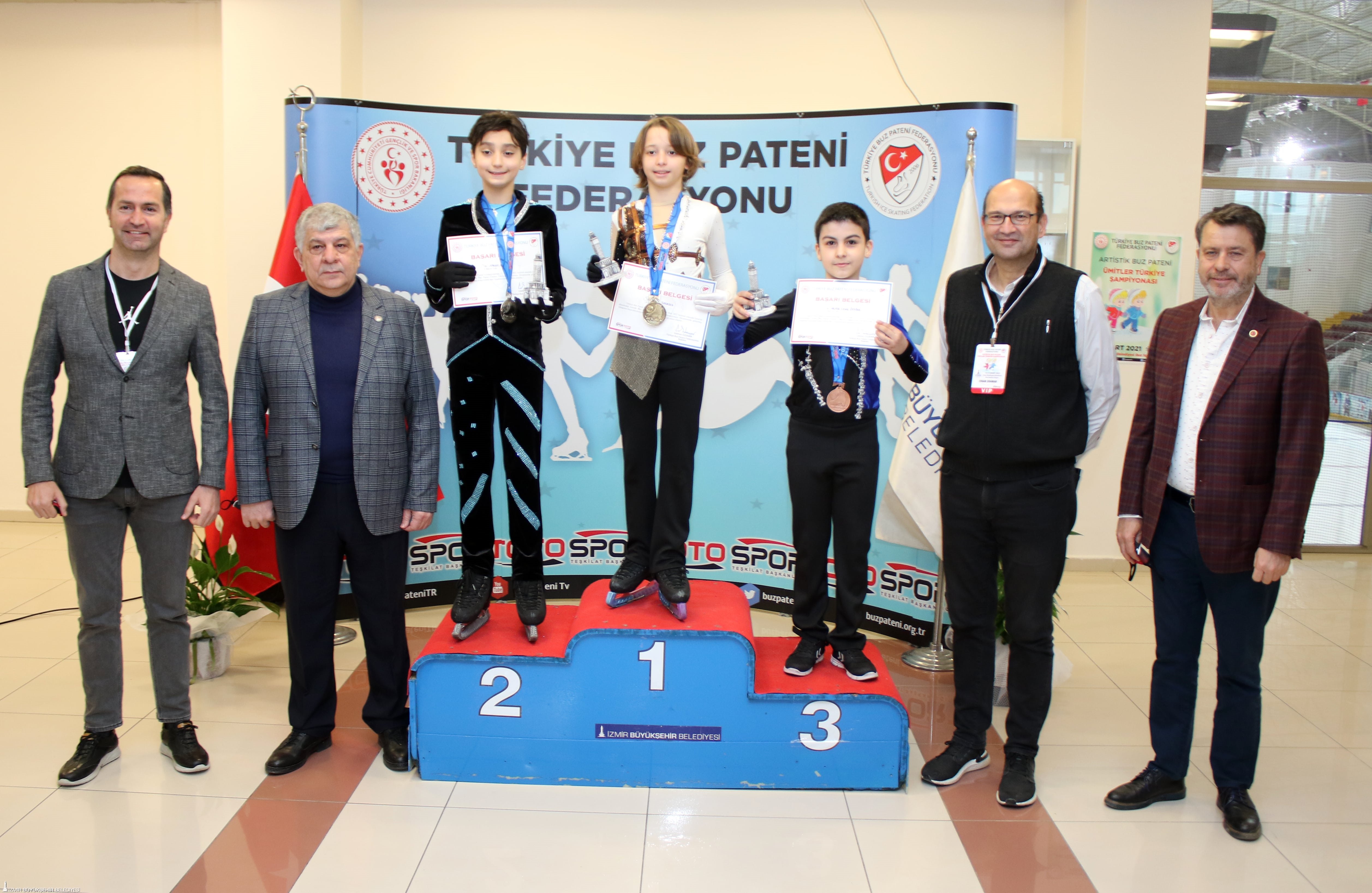 Buzda İzmir rüzgarı