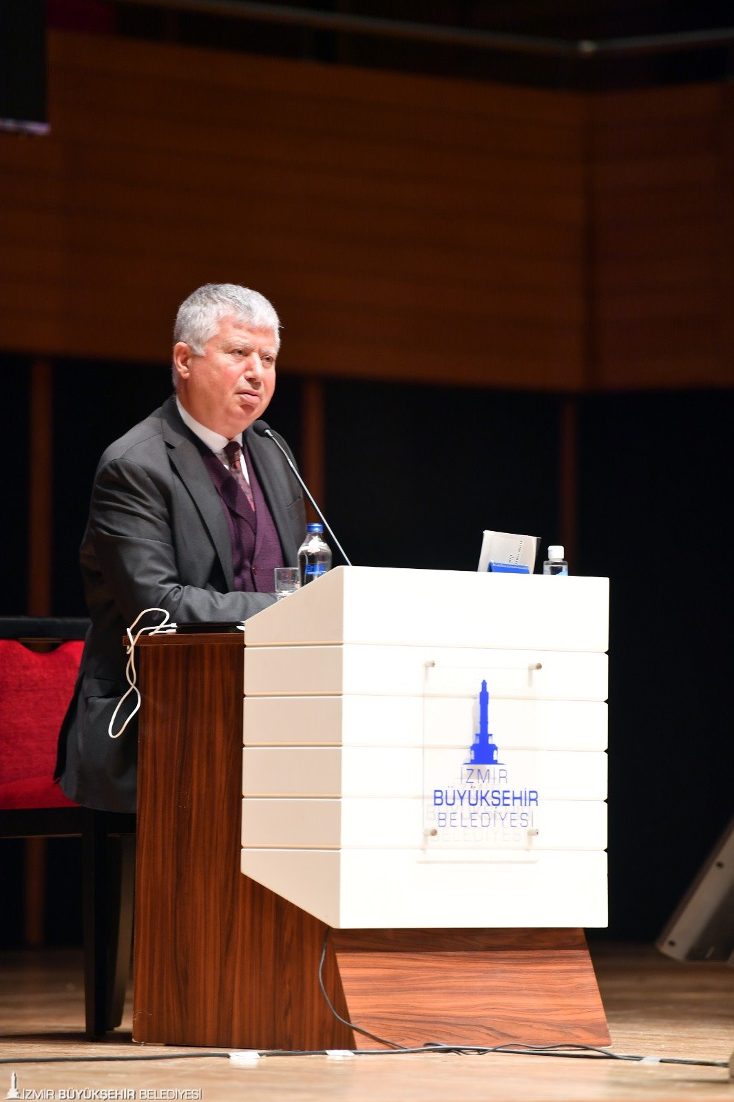 İzmir Büyükşehir Belediyesi’nden üreticiye ve minibüs esnafına nefes aldıracak iki hamle