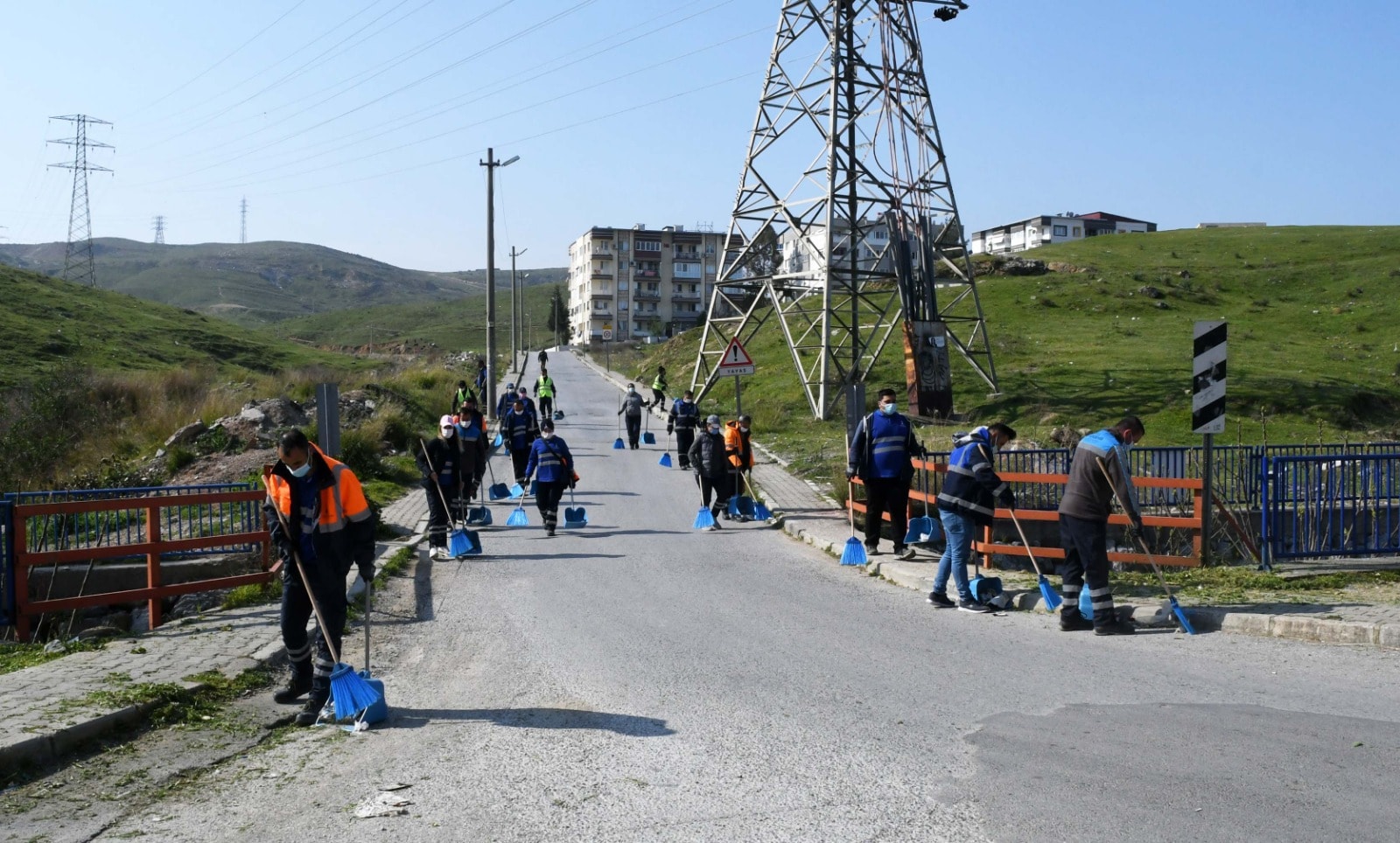 Karabağlar'da ortak temizlik hareketı