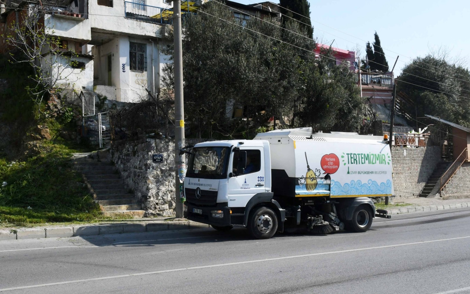 Karabağlar'da ortak temizlik hareketı