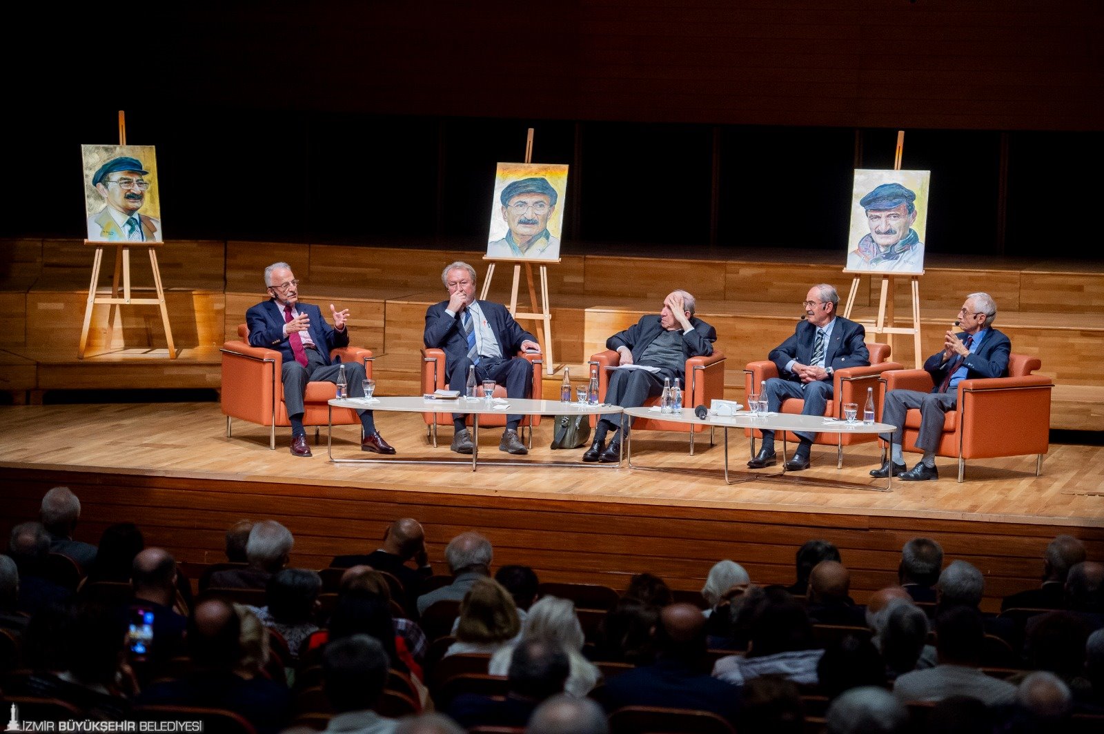 Kemeraltı çarşısı yılbaşına hazırlanıyor