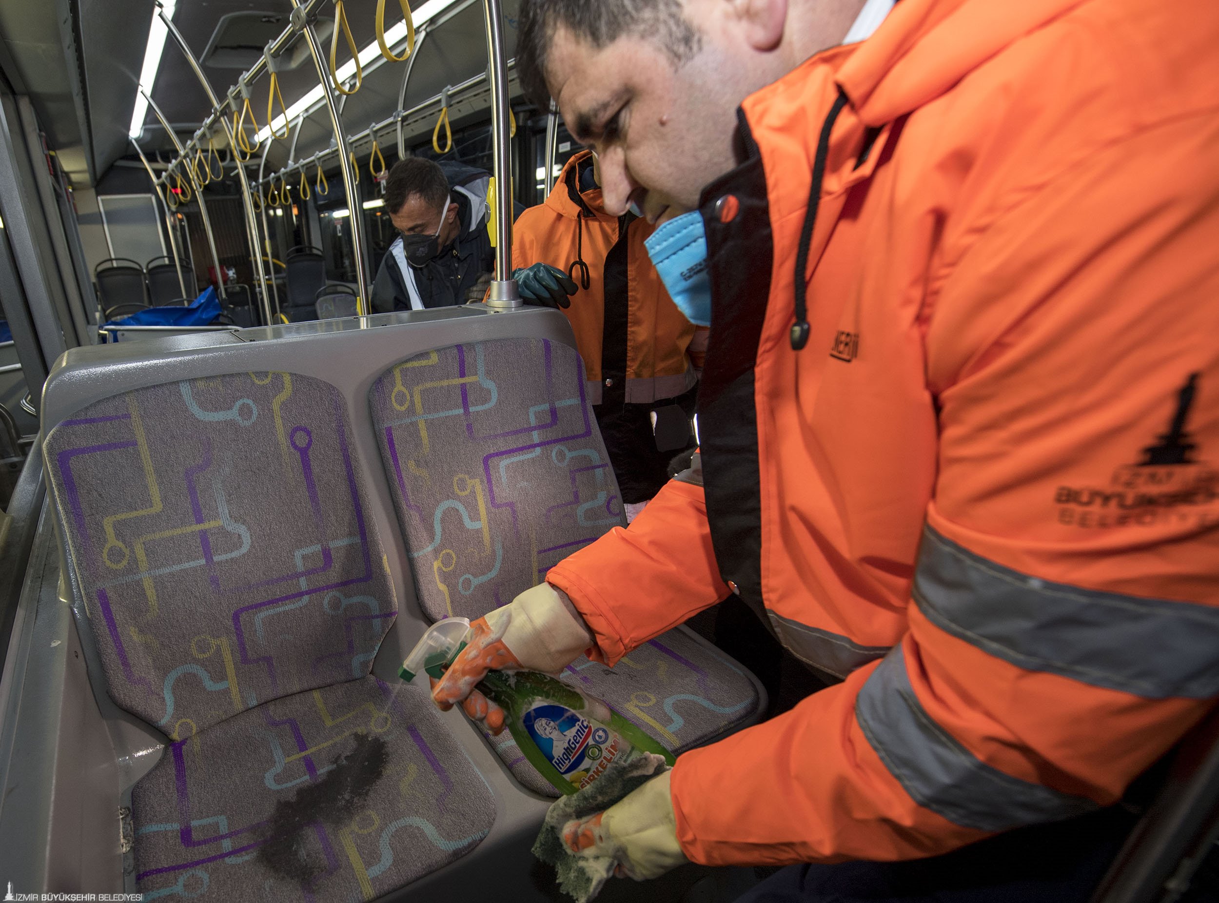 Toplu ulaşım araçlarında aralıksız temizlik