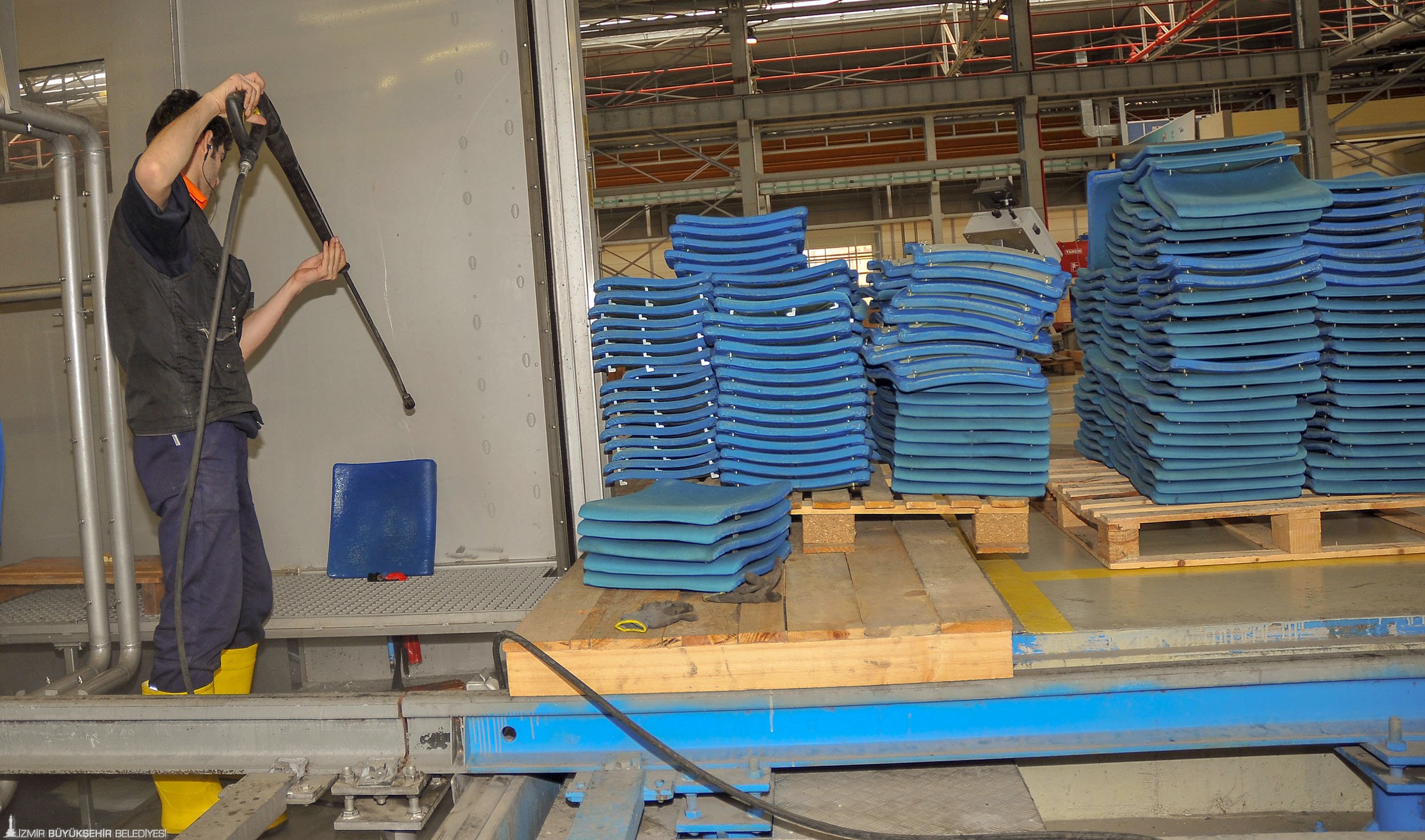 Toplu ulaşım araçlarında aralıksız temizlik