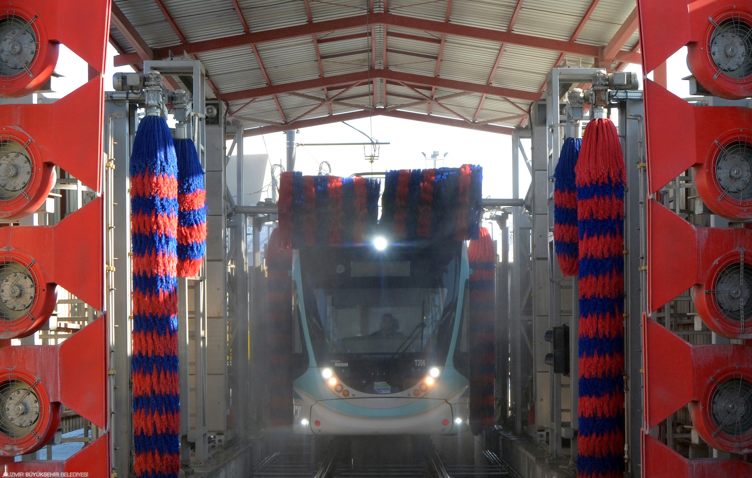 Toplu ulaşım araçlarında aralıksız temizlik