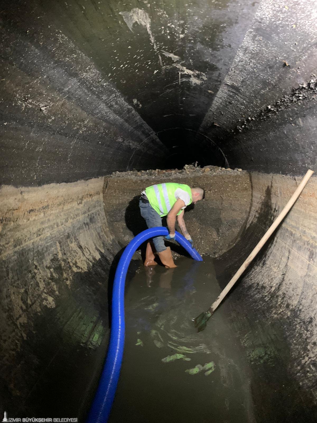 Büyük Kanal’daki temizlik çalışmaları yerin 8 metre altında sürüyor
