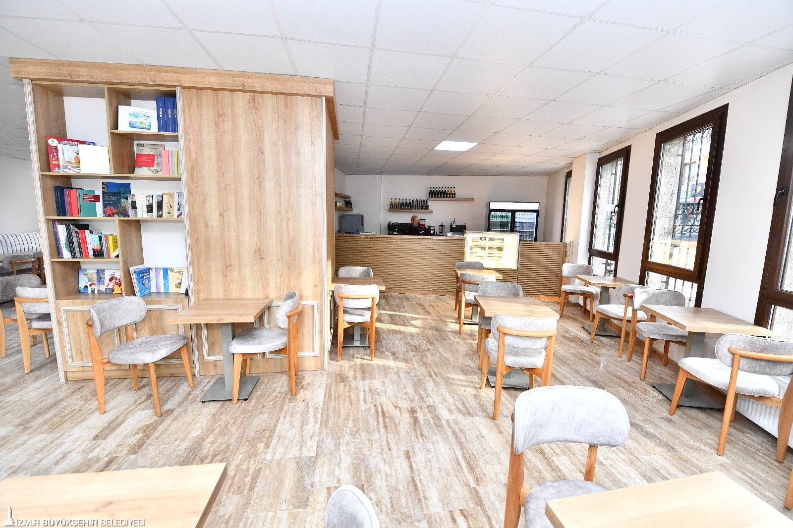 İzmirli gençler için 24 saat yaşayan kütüphane