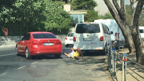 Sarıyer'de çok ilginç anlar! Kavga ettiği eşine kızan kadının yaptığına bak