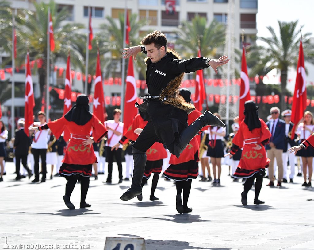 İzmir'de 99. yıl coşkusu