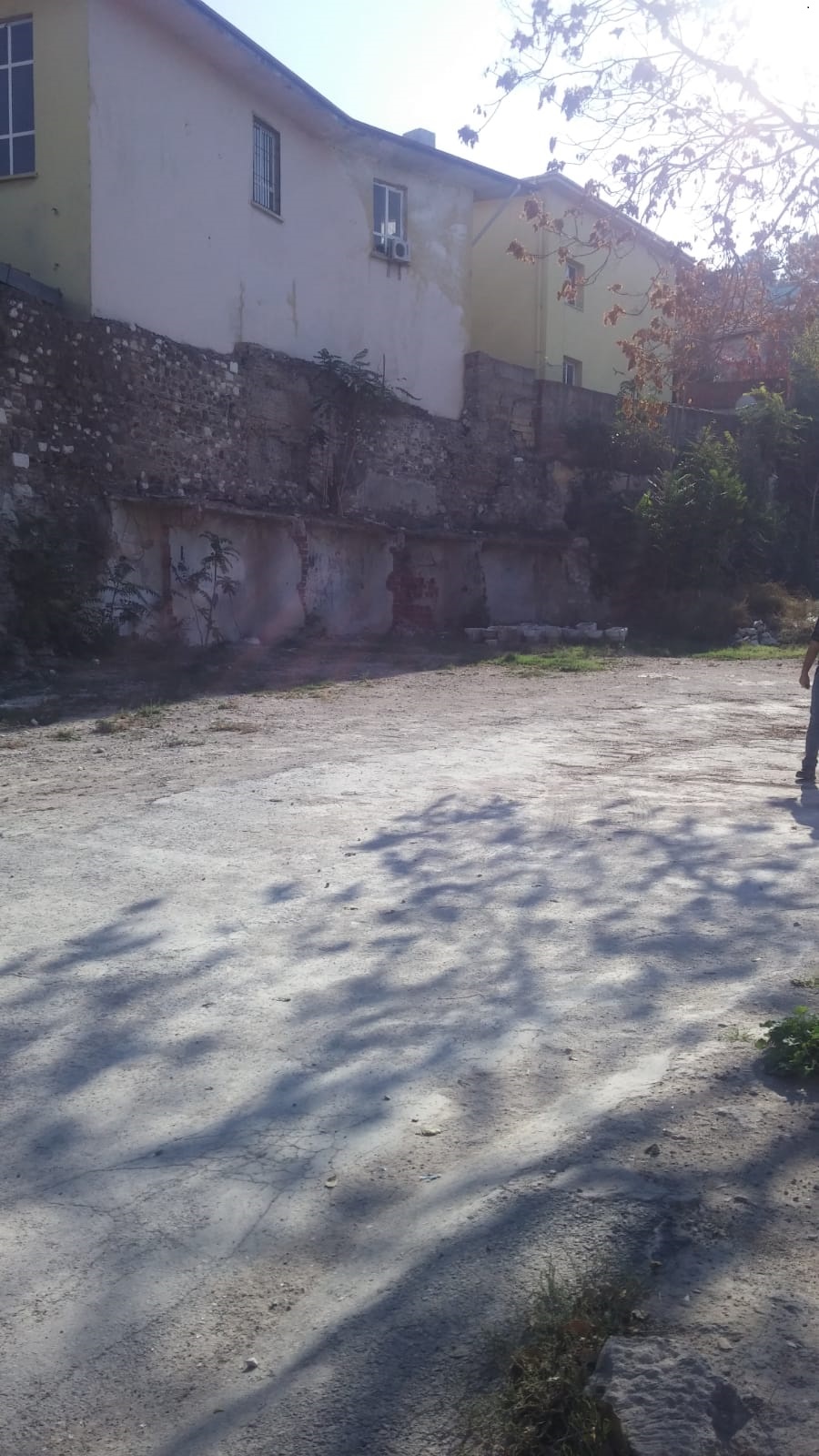 500 Öğrenciye 100 Metrelik Okul Bahçesi!