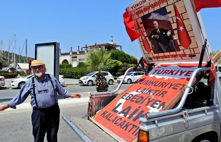 "Ata'ya Selam" etkinliğinde dikkat çeken araç