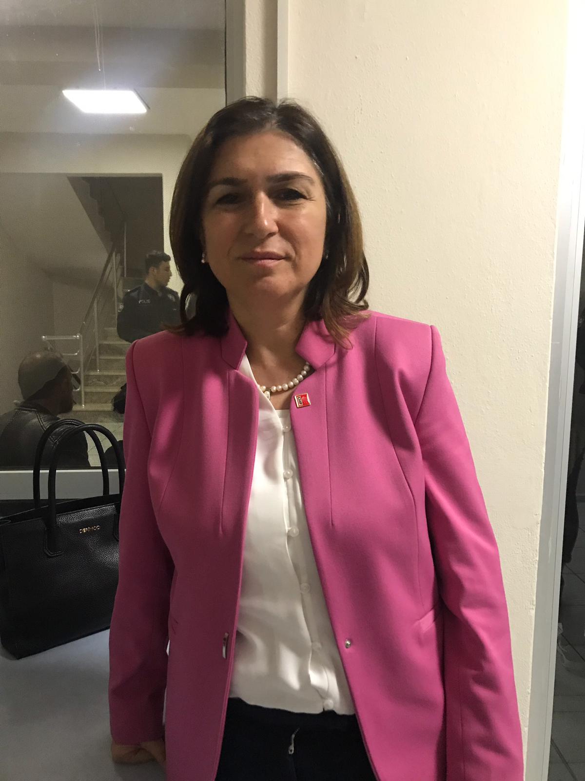 MENEMEN CHP ADAYI, SERDAR AKSOY'UN EŞİNE SALDIRI