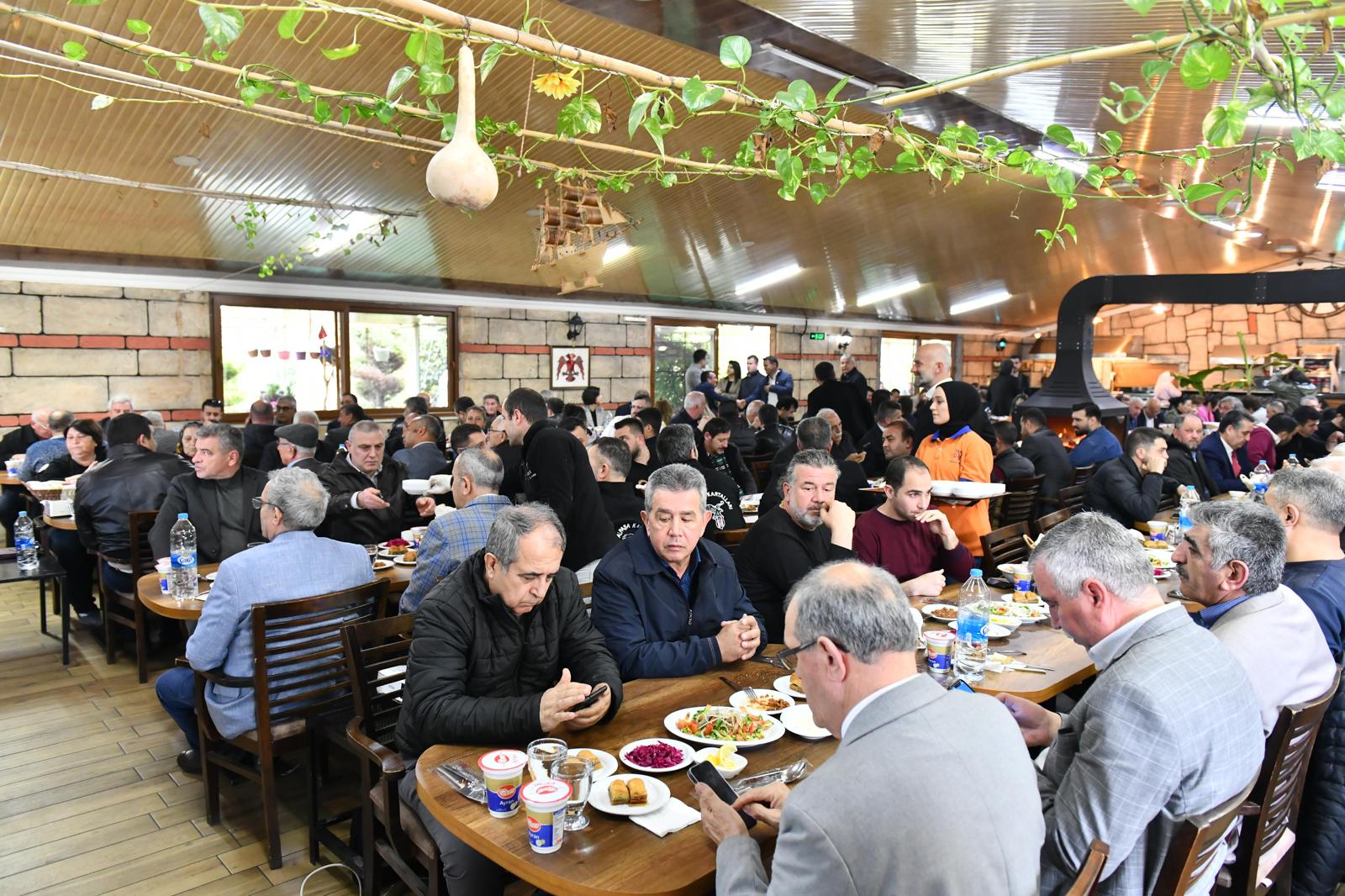 Başkan Tugay'dan Kemalpaşa'ya raylı sistem sözü