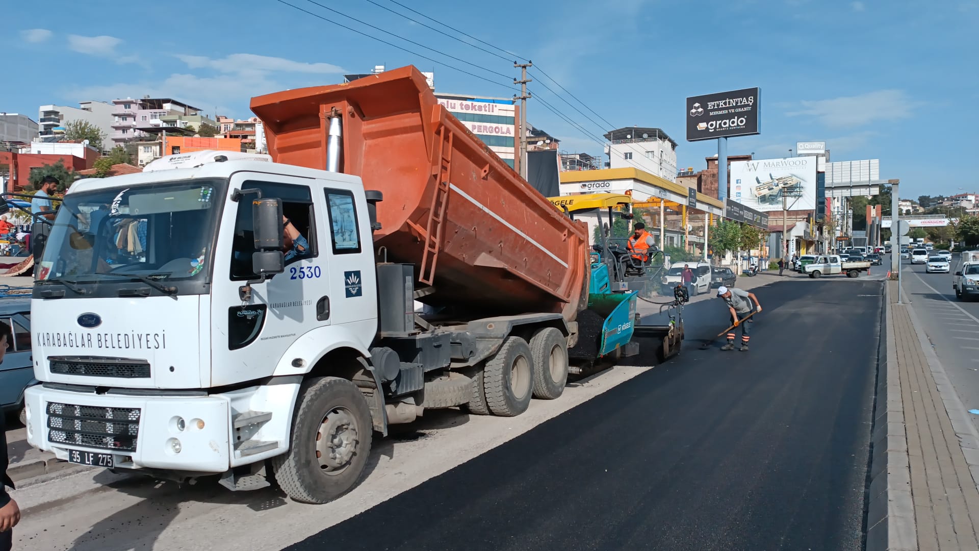 KARABAĞLAR'DA ASFALT ÇALIŞMALARI DEVAM EDİYOR
