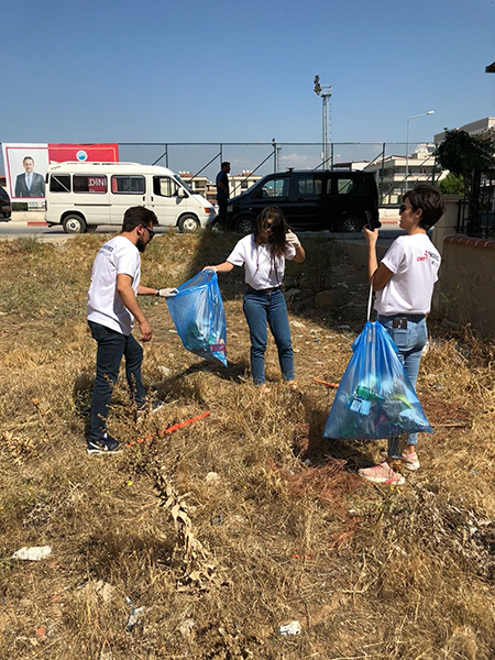CHP Menderes Gençlik Kolları'ndan Temizlik Seferberliği