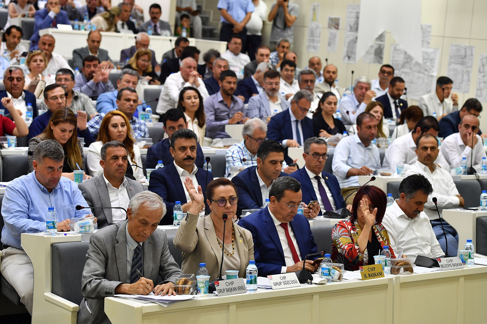 Büyükşehir’de gündem çöp ve Buca Metrosu