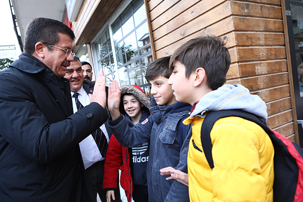 Zeybekci: Bir deliye ihtiyaç var, o da karşınızda