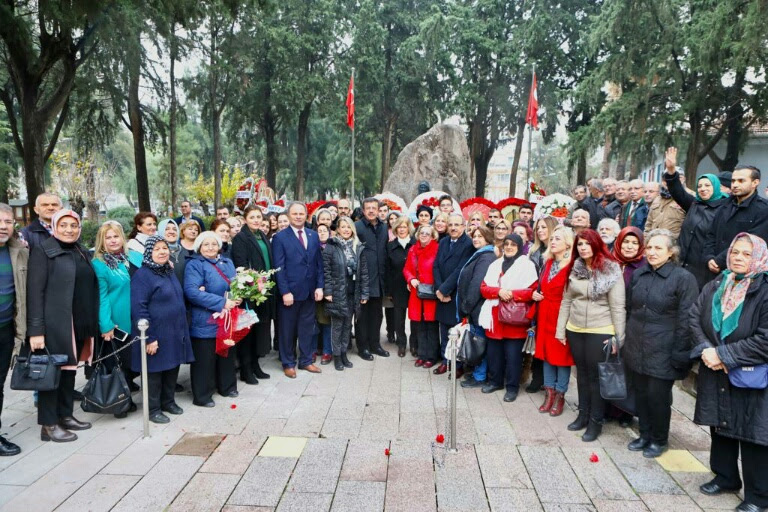 Zeybekci'den Zübeyde Hanım'ın mezarına ziyaret