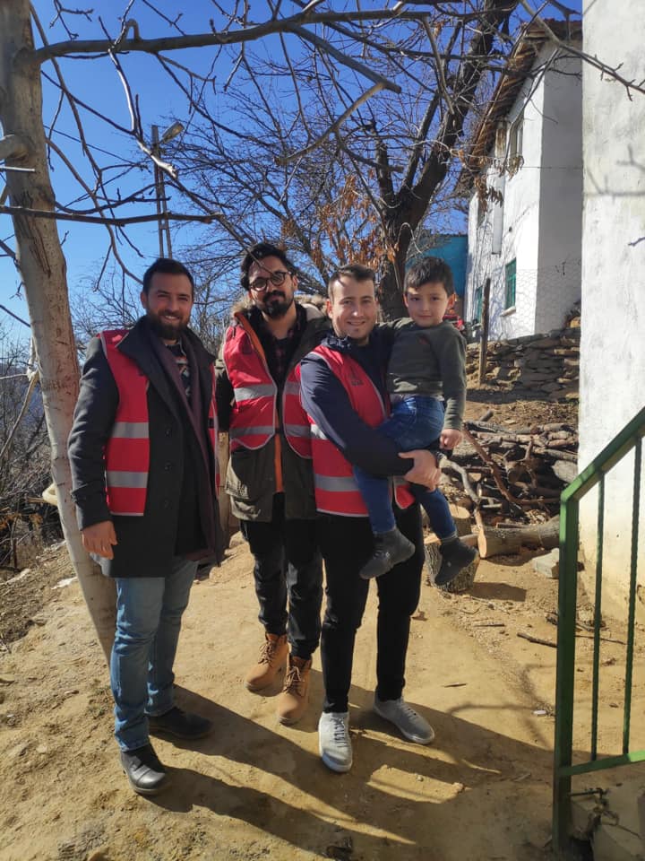 Aşkla İzmir Gençlik gönüllülerinden 'Kiraz' çıkartması