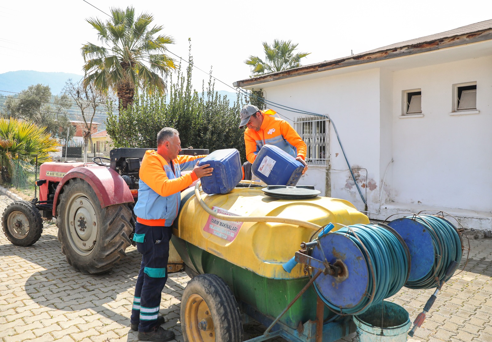 İlaç belediyeden ilaçlama muhtarlardan