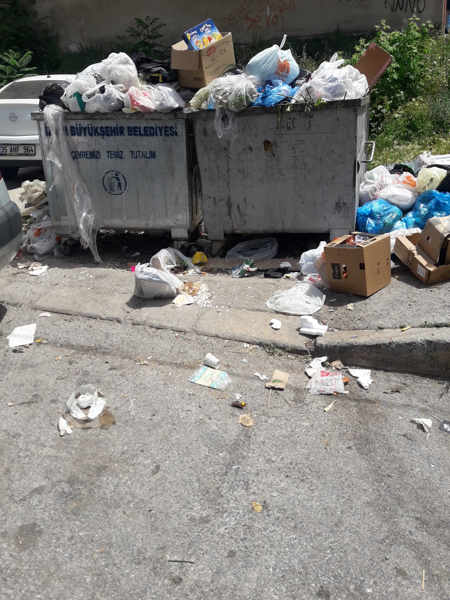 Konak'ta çöp sıkıntısı bitmek bilmiyor…