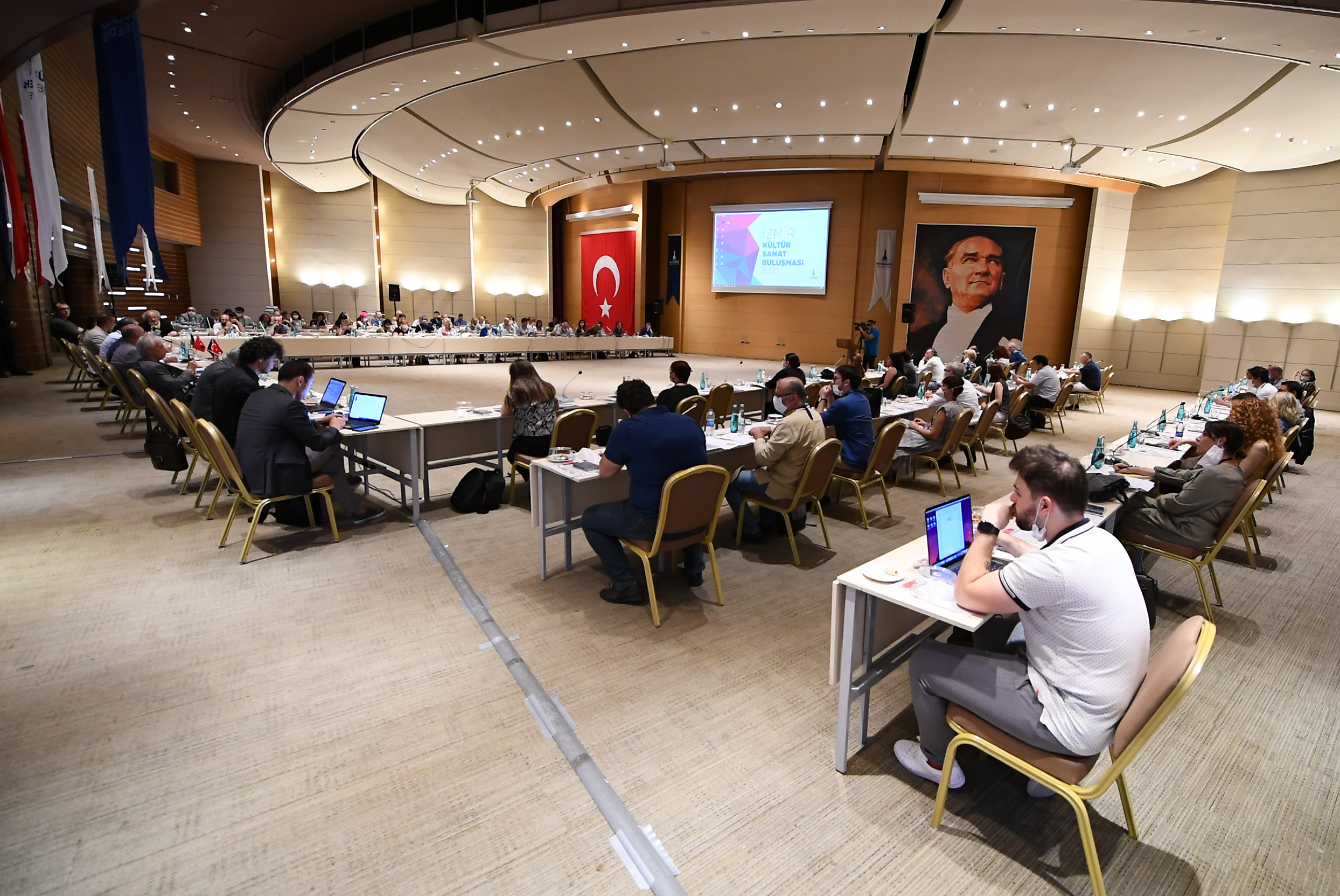 Başkan Soyer kültür üreticileriyle bir araya geldi