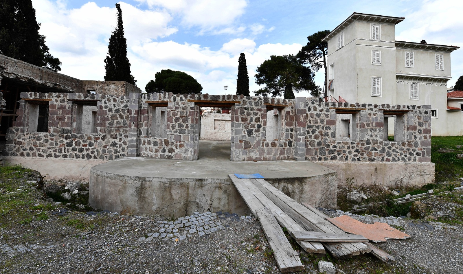 161 yıllık Paterson Köşkü ayağa kaldırılıyor