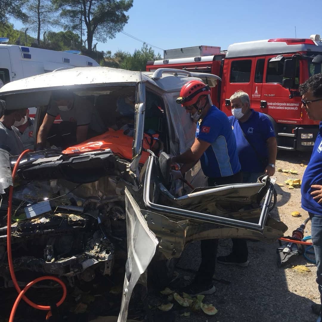 İzmir'de feci kaza: Çok sayıda yaralı var!