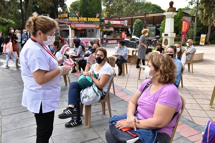 Koronavirüs Bornovalı Miniklere oyunlarla anlatılıyor