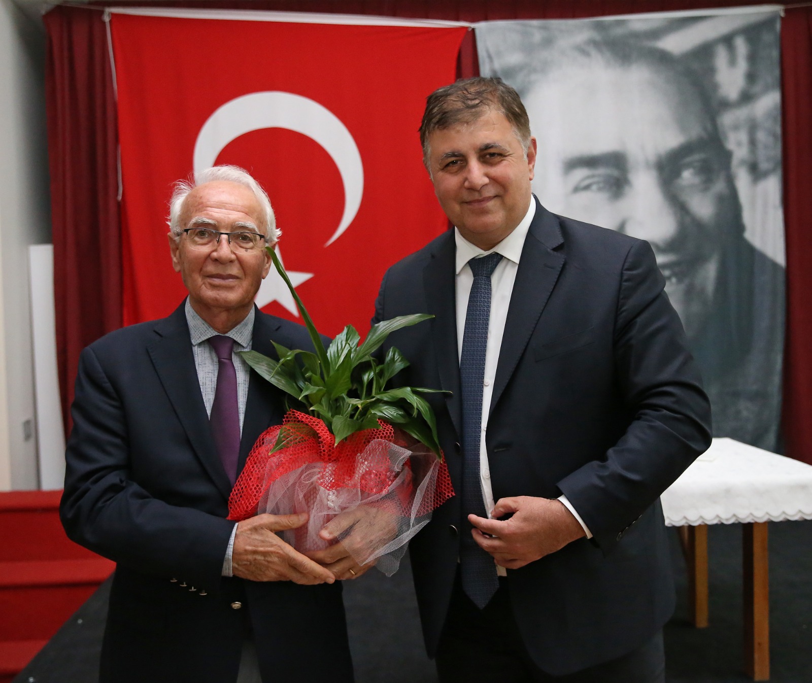 100. yıl coşkusu bir kez de Bilge Çınarlar'dan yükseldi