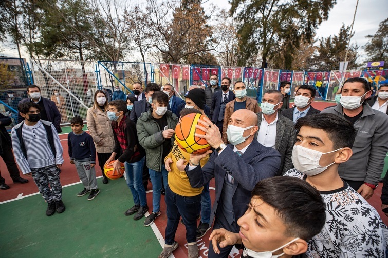 Adile Naşit İzmir’de ölümsüzleşti