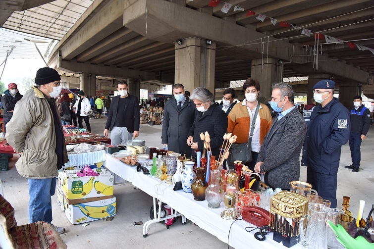 Bornova pazarlarında denetimler devam ediyor