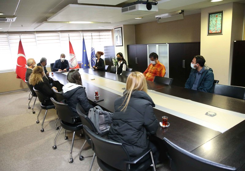 Karşıyaka’da ‘eczane destek personeli’ yetişiyor