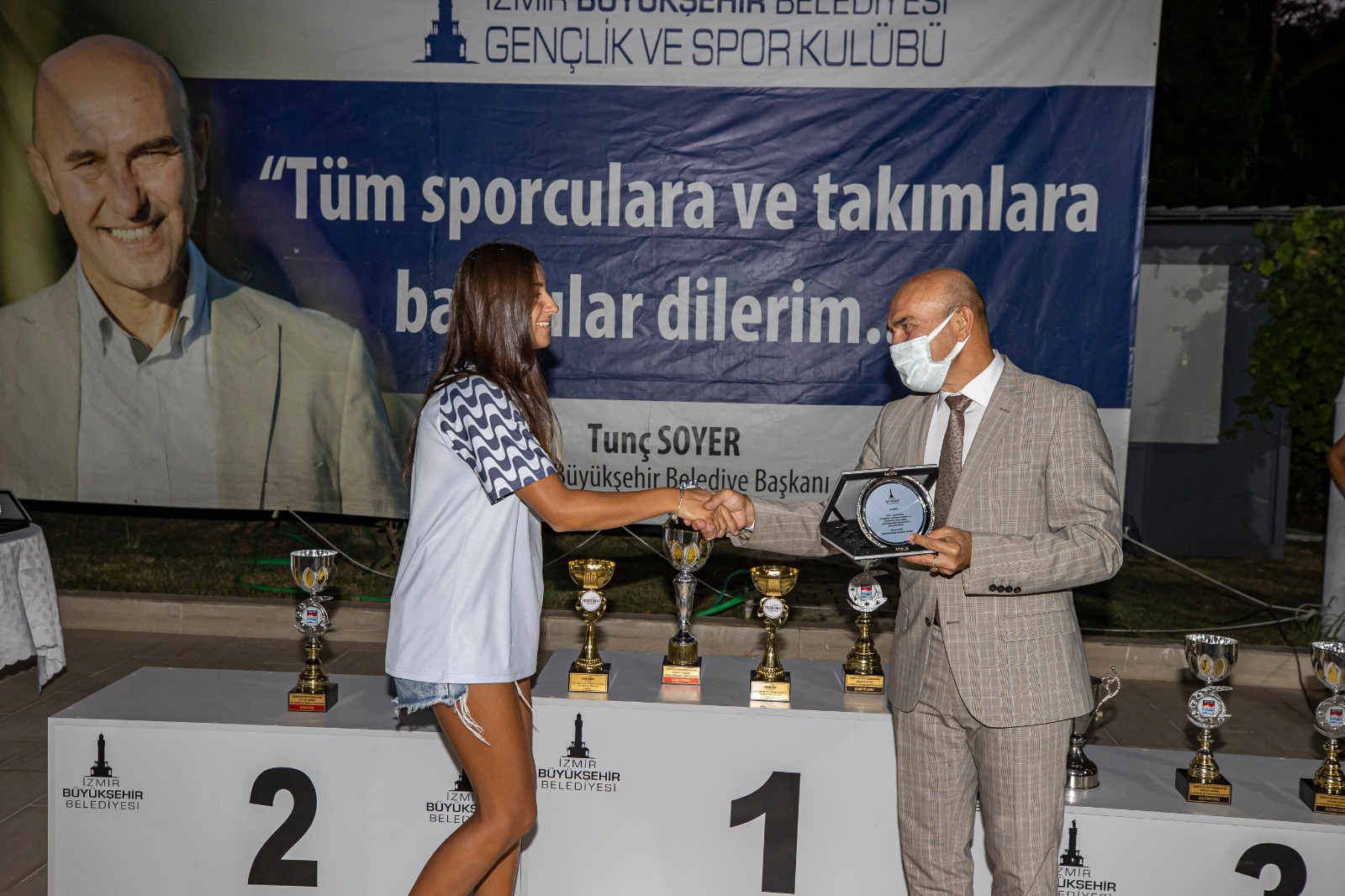 Başkan Soyer sporcularla bir araya geldi