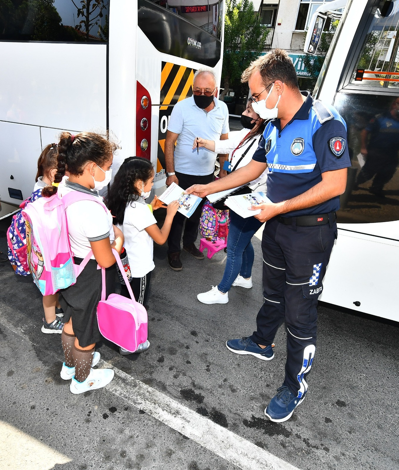 İzmir zabıtasından öğrenci servislerine sıkı denetim