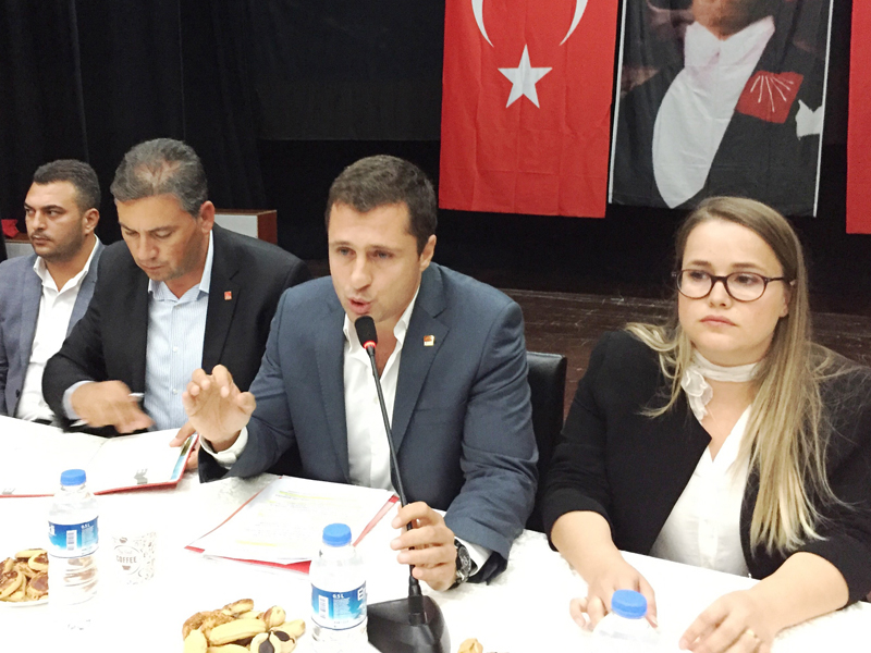 Yücel'den sert parti içi mesajlar