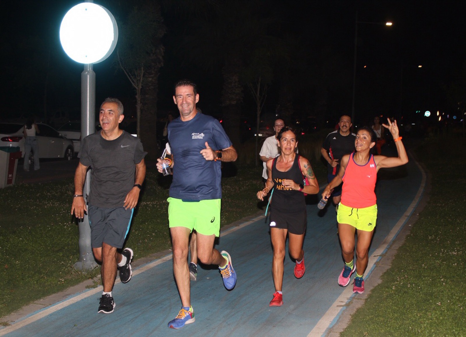 İzmir'de en uzun gece koşusu!