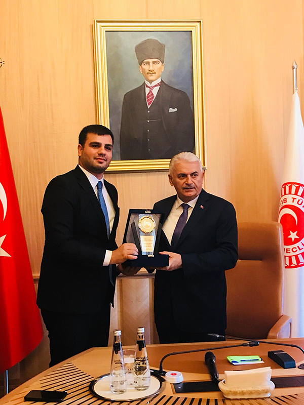 AK Gençlik İzmir'den Ankara çıkarması