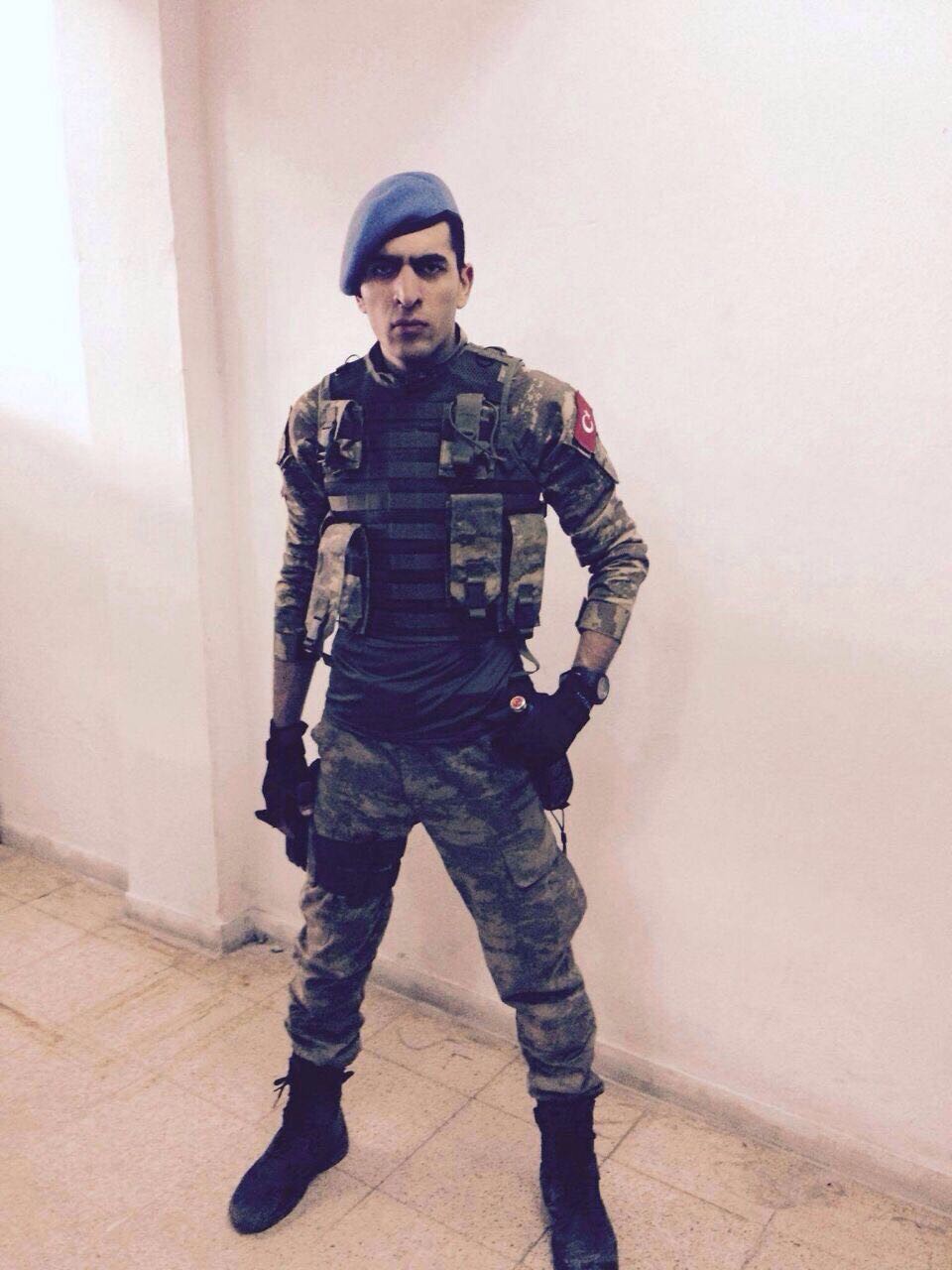 Komandodan, marşla evlilik teklifi