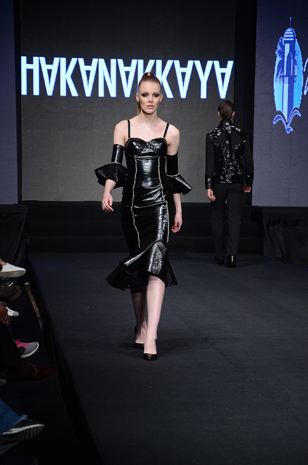 New York'tan sonra ilk kez İzmir'de sergiledi