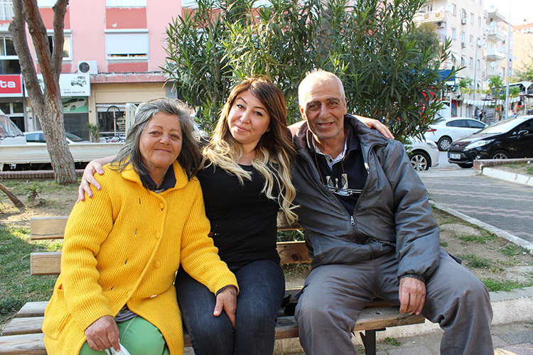 Sınırları aşan aşkı "eller" birleştirdi