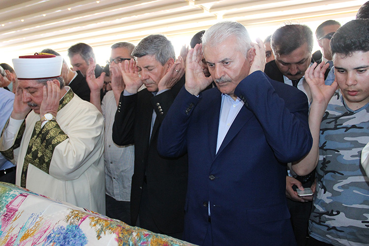 Başbakan Binali Yıldırım: 'Anasızlığın ne demek olduğunu iyi bilirim'