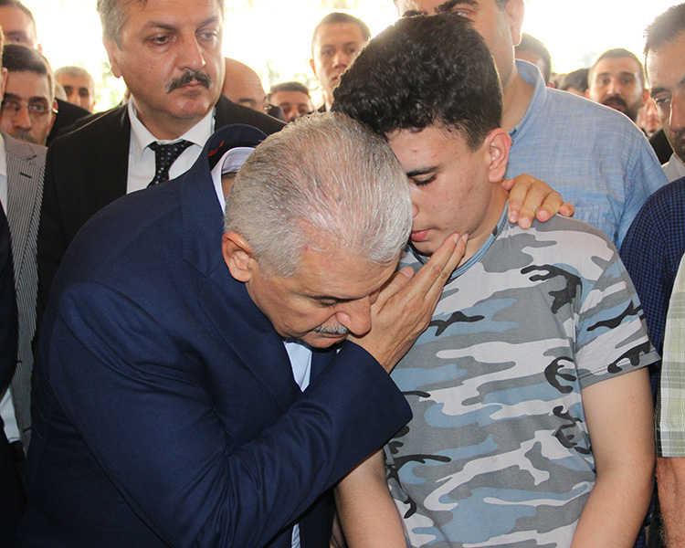 Başbakan Binali Yıldırım: 'Anasızlığın ne demek olduğunu iyi bilirim'