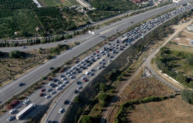 Bayram dönüşü trafik mesaisi: Saatlerce sürdü!