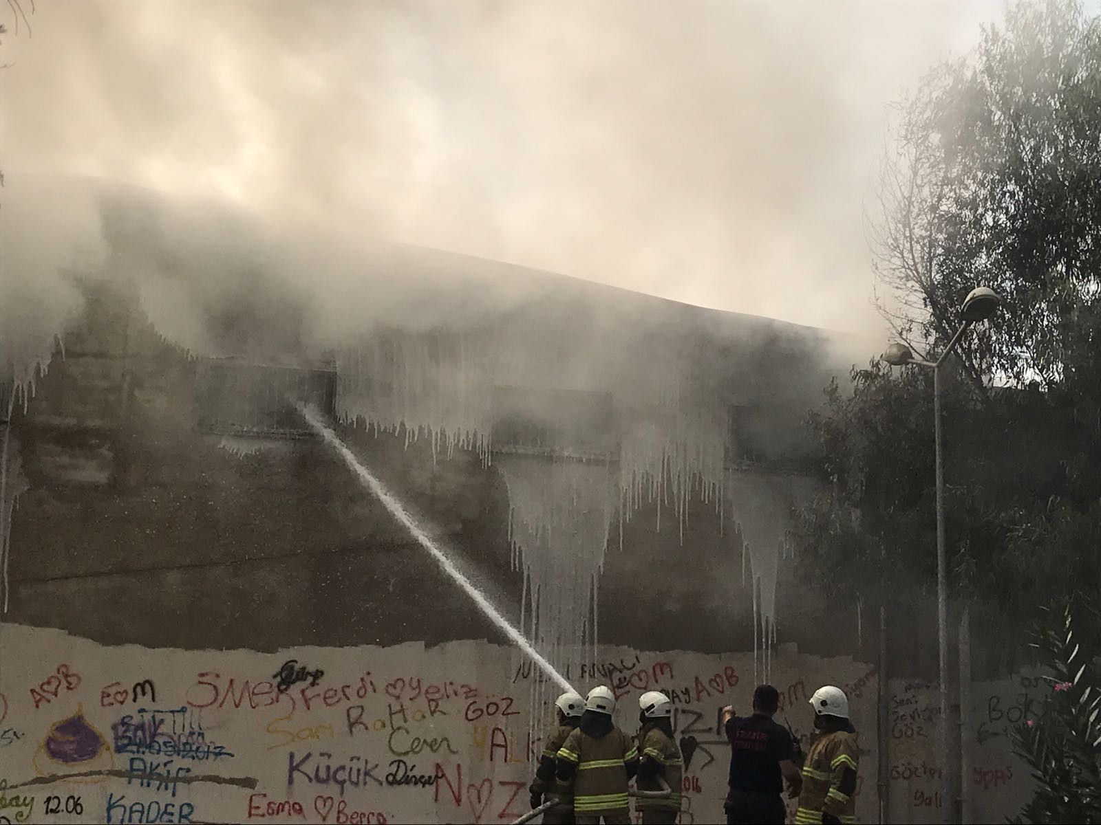 Süpermarketin deposunda yangın